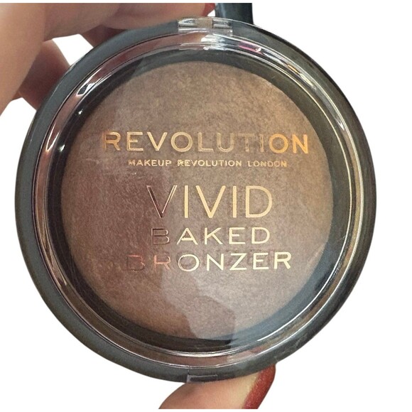 Revolution Vivid Baked Bronzer Makeup Revolution London Cosmetics - Picture 1 of 2